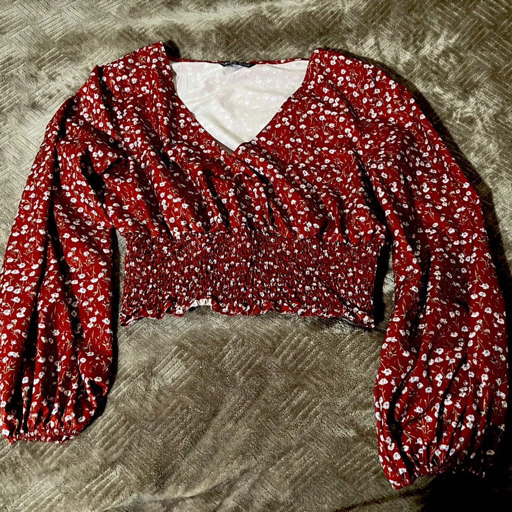Long sleeve crop top.
